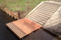 2016: Kácení, molo a lavička